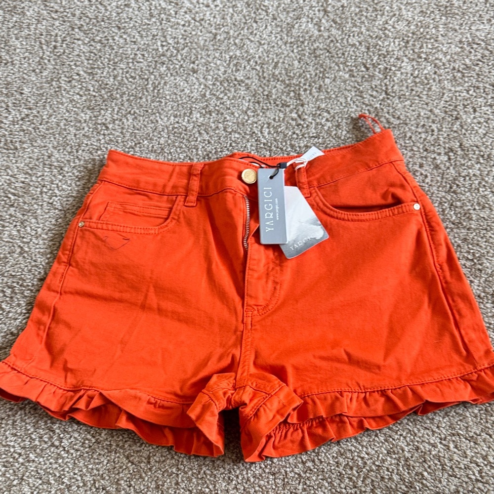 Yargici Red High-Waist Ruffle-Hem Women's Shorts